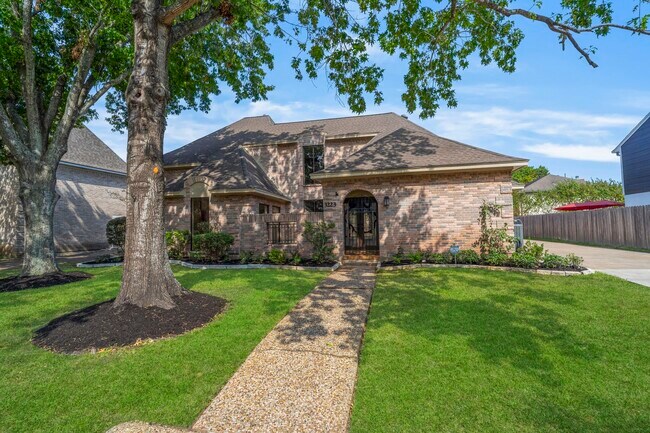 Building Photo - 3223 Country Club Blvd