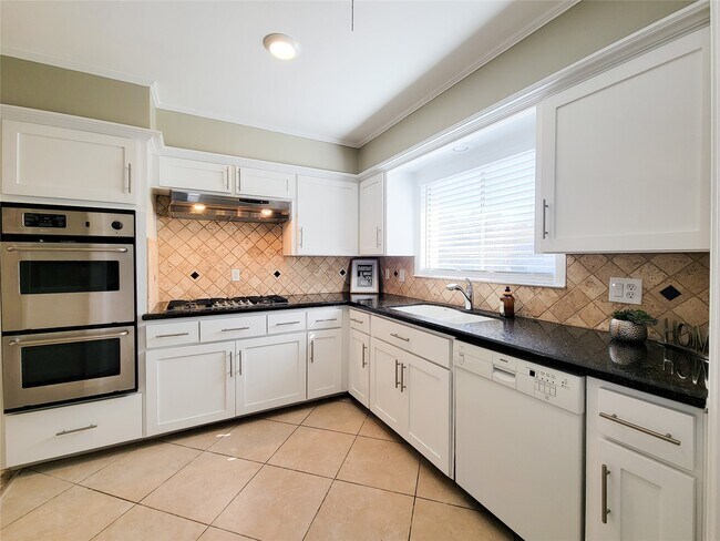 Building Photo - 2318 Ansbury Dr