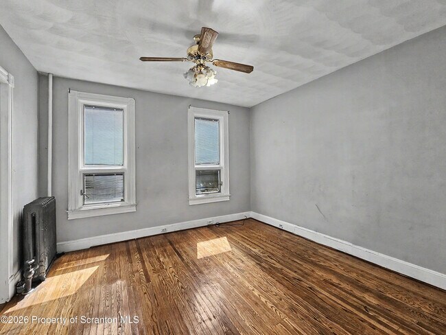 Building Photo - 828 Cedar Ave
