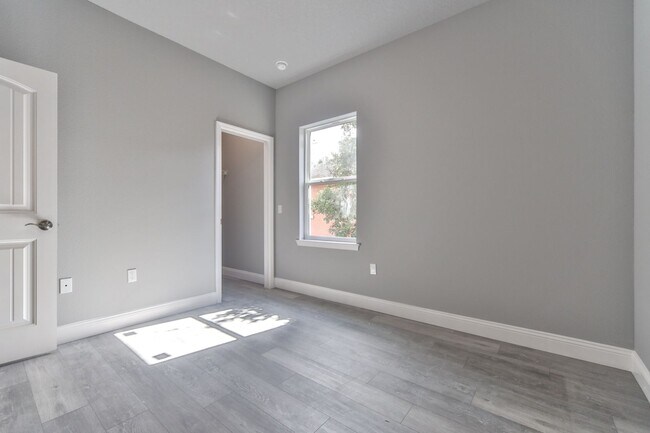 Building Photo - 18 Bunker View Dr