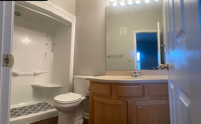 Building Photo - 190-206 (11) (NO TRANSFERS!)