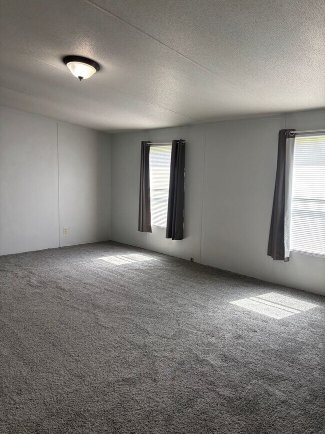Building Photo - Wedgefield Community