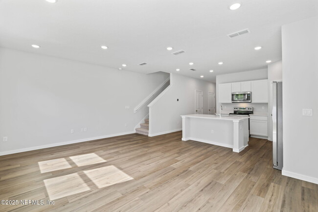 Building Photo - 111 Brazil Nut Cir