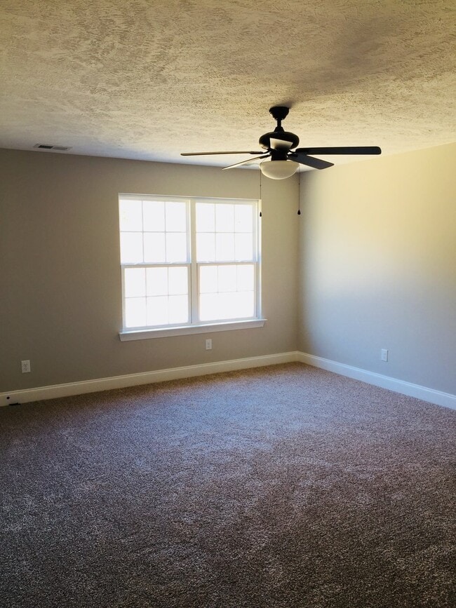 Building Photo - Beautiful family home in desirable Sugar Valley community
