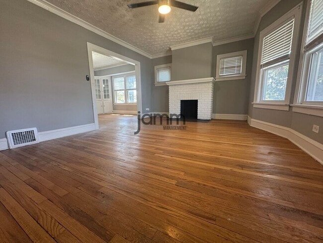 Building Photo - 2121 Carabel Ave