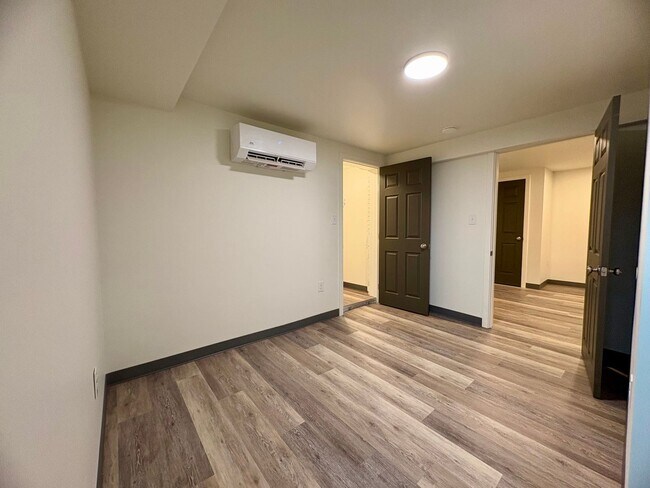 Building Photo - 202 S Lawrence St