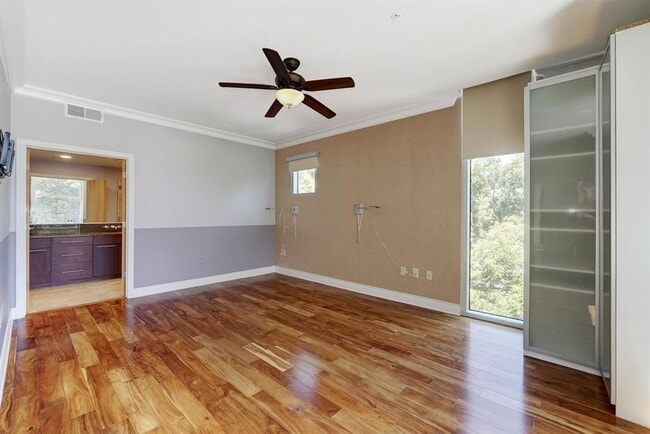 Building Photo - 1600 Barton Springs Rd