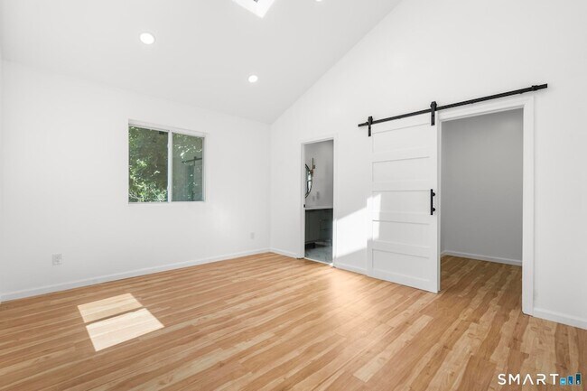 Building Photo - 810 Brewster St