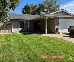 Building Photo - Beautiful House with 3bedroom and 2 bathroom