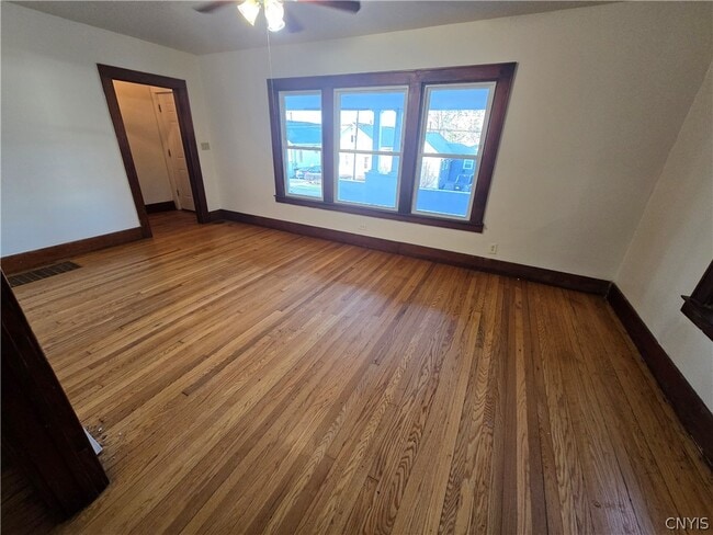 Building Photo - 322 Spring St