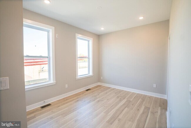 Building Photo - 129 S 49th St