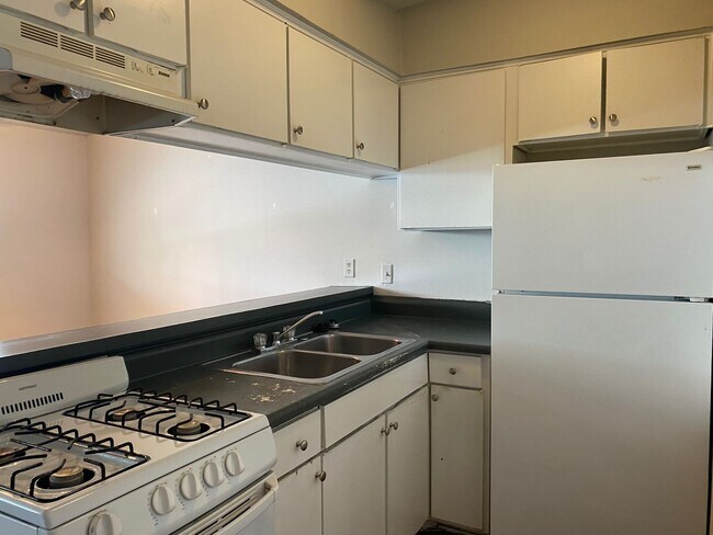 Building Photo - Central Austin 1 Bedroom Near UT & CapMetro