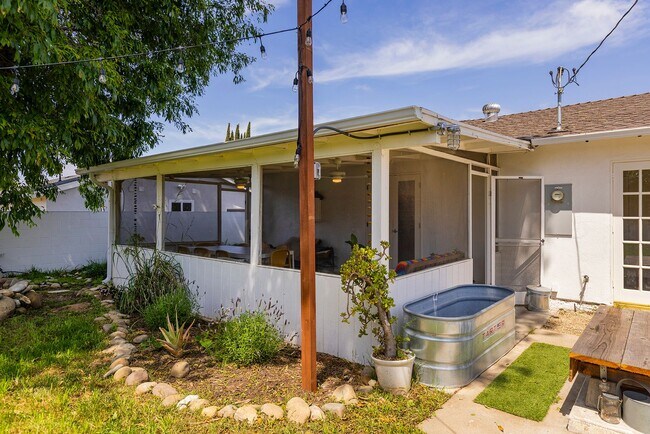 Building Photo - Oak View 3 bedroom 2 bath