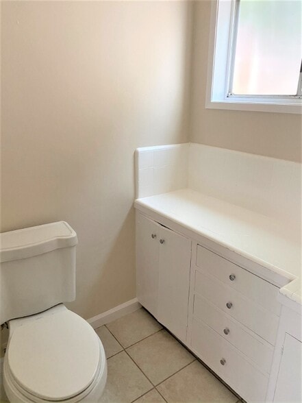 Building Photo - 250 Cliff Dr