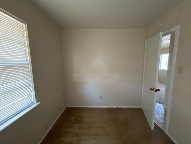 Building Photo - 1406 Bundrant Dr