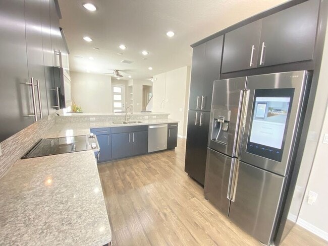 Building Photo - 2609 Amati Dr