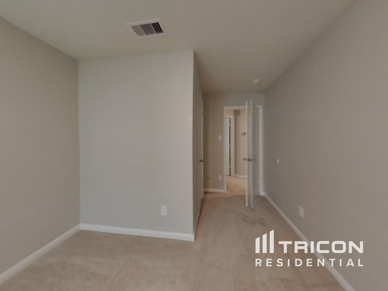 Building Photo - 23091 Bellini Dr