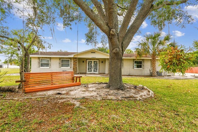 Building Photo - 1302 Brandonwood Dr