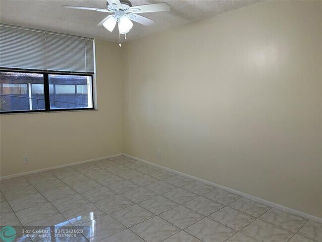 Building Photo - 2401 Riverside Dr