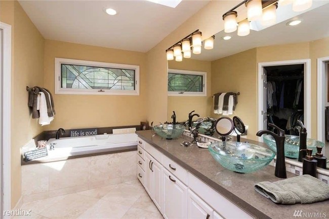 Building Photo - 4 br, 2.5 bath House - 14910 18th Ln SE