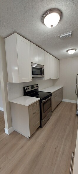 Building Photo - 904 Mandarin Is