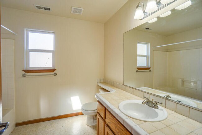 Building Photo - BEAUTIFUL FOUR BEDROOM IN CAMAS