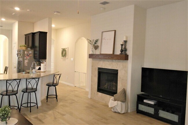 Building Photo - 822 Blackhawk Dr