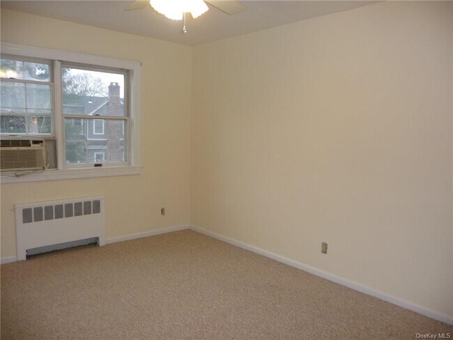 Building Photo - 580 Bedford Rd