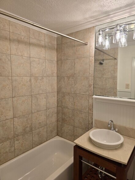 Building Photo - 120 Alden Ave NW