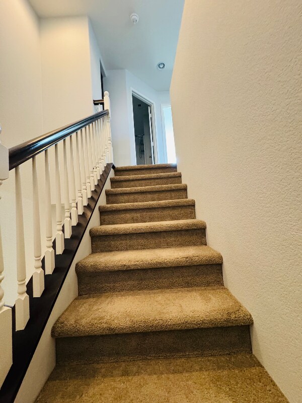 Building Photo - 1460 Mockingbird Ct