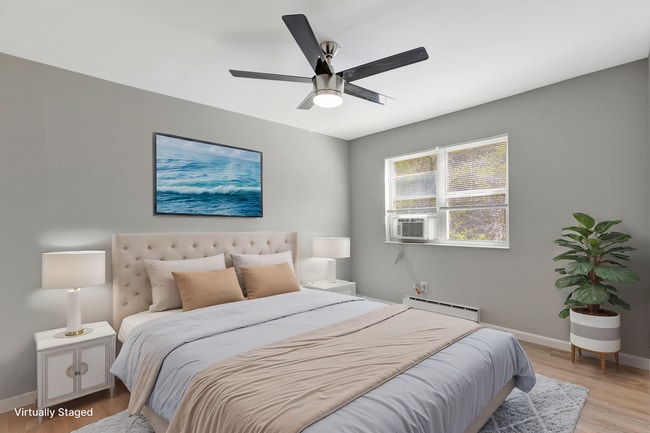 Building Photo - Washington Court Apartments- Newly Renovated