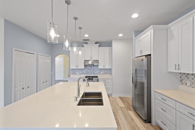 Building Photo - 16825 Florence View Dr