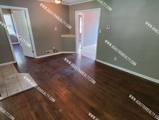 Building Photo - Remodeled 2 Bedroom Raytown Home w/Potenti...