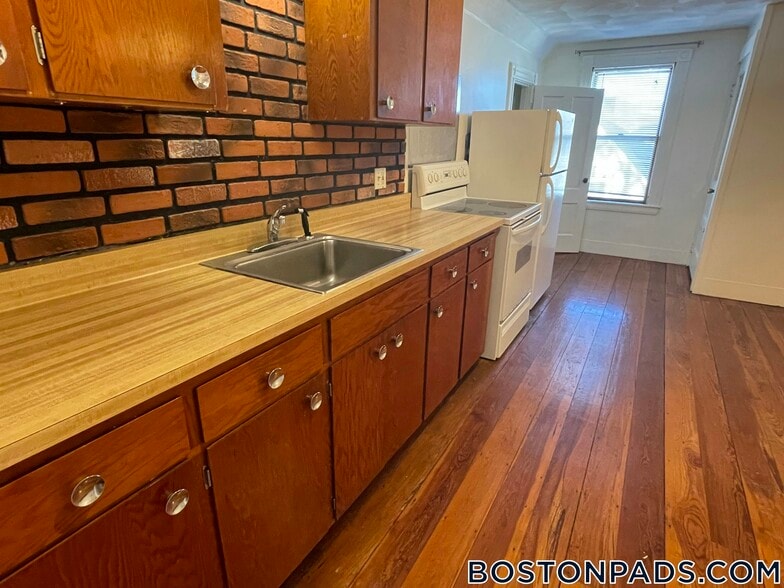 Building Photo - 79 Electric Ave