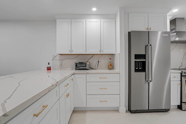 Building Photo - 401 Briny Ave