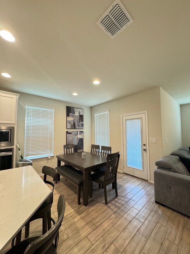 Building Photo - Beautiful 4 BD/3 BA Home Available off Wiseman Rd/Far West San Antonio! Available June 1st!
