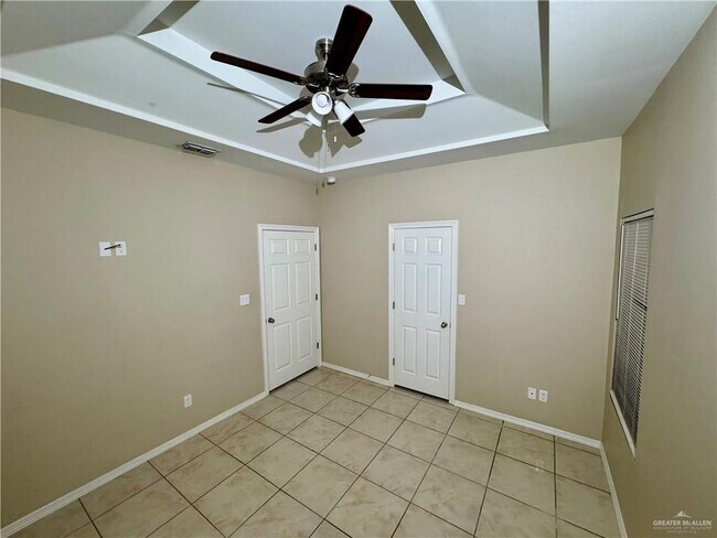 Building Photo - 2606 W Primrose Ave