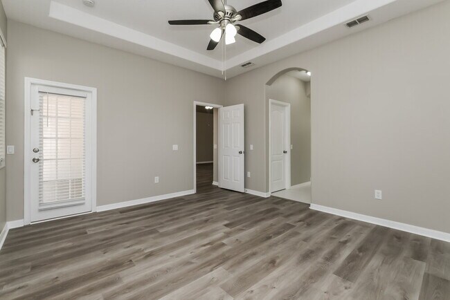 Building Photo - 3696 Braemere Dr