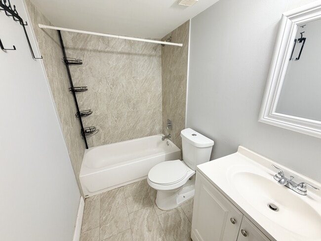 Building Photo - 105 Benoist Farms Rd