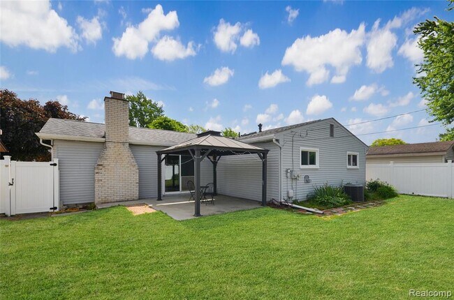 Building Photo - 37653 Longacre Dr