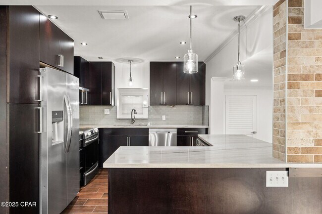 Building Photo - 1528 Oak Ave