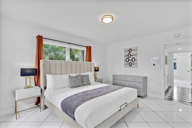 Building Photo - 1712 NE 18th Ave