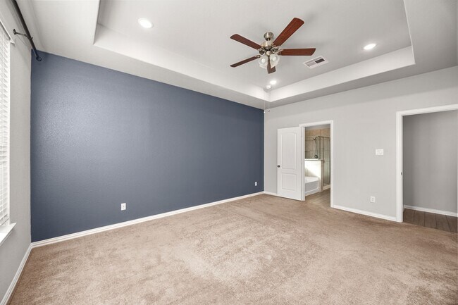 Building Photo - 8315 Divot Trce