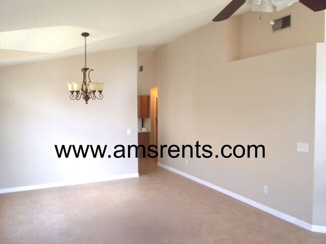 Building Photo - 4-bedroom 2-bathroom house in Chase Grove ...