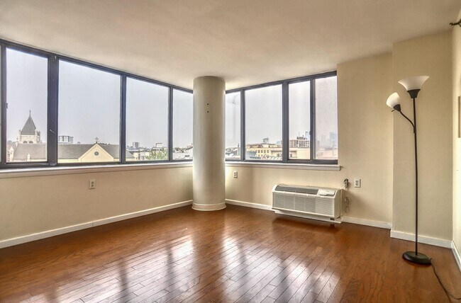 Building Photo - 551 Observer Hwy