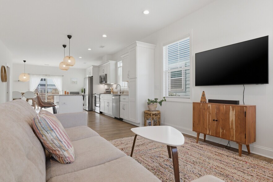 Building Photo - 4744 Siddons Dr