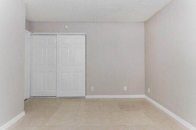 Building Photo - 12630 Shoreside Ln