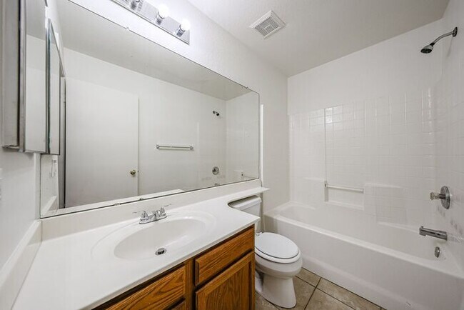 Building Photo - Charming 3-bedroom, 2-bathroom home locate...