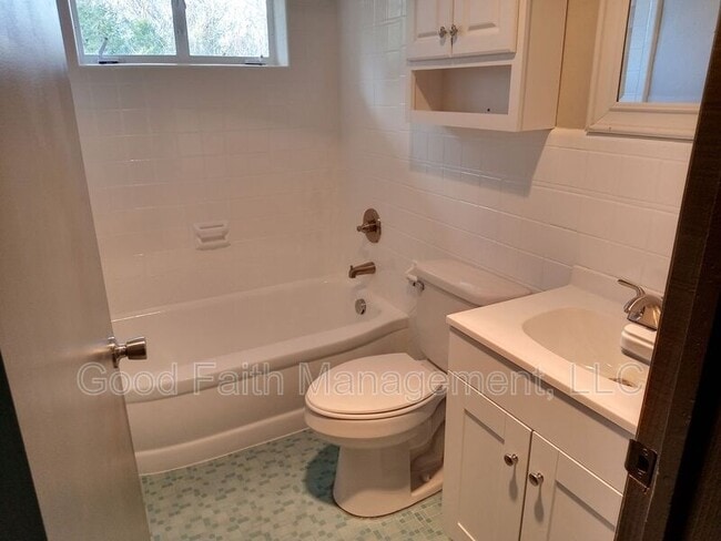 Building Photo - 3105 Old Louisville Rd