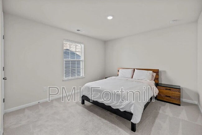 Building Photo - 18045 Stark Wy